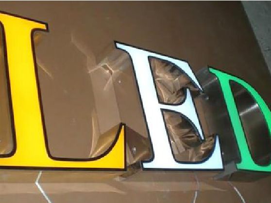 许昌介绍LED招牌的基础知识。